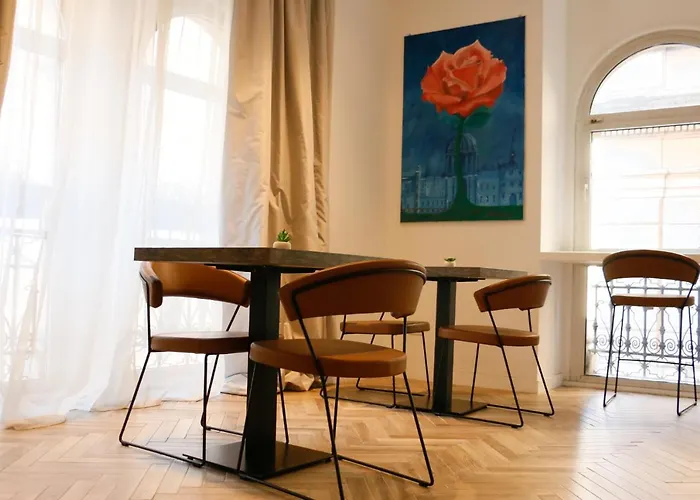 Florea Palace בית הארחה